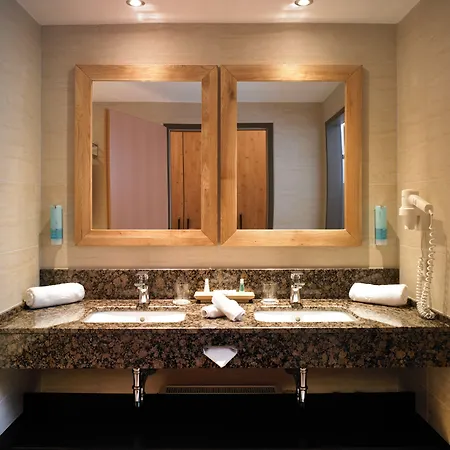 Готель Alpenhaus Капрун